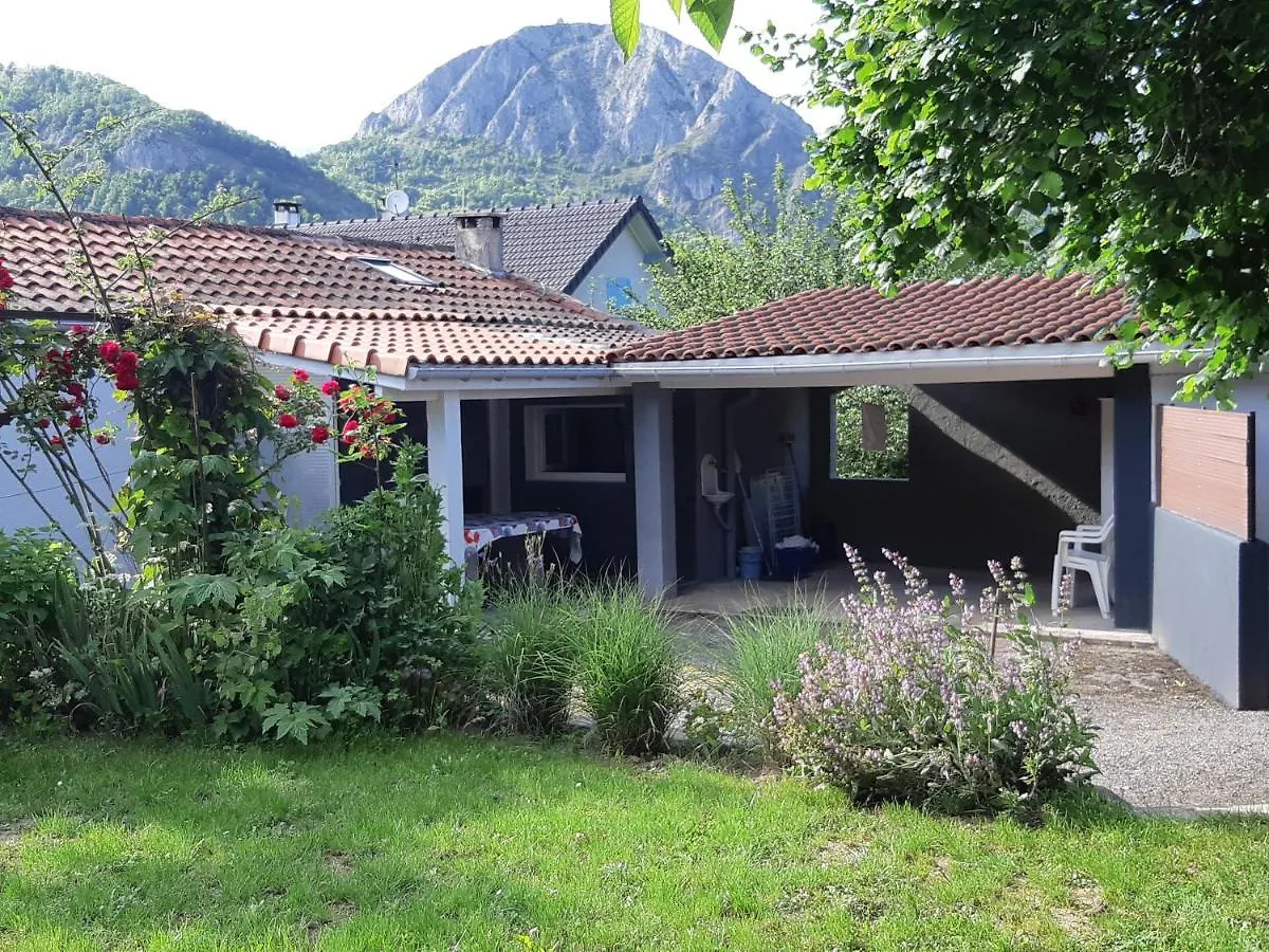 Holiday home Gite La Treille Nature Au Clos Des Pradals Ariege France